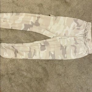 I’m selling sweatpants